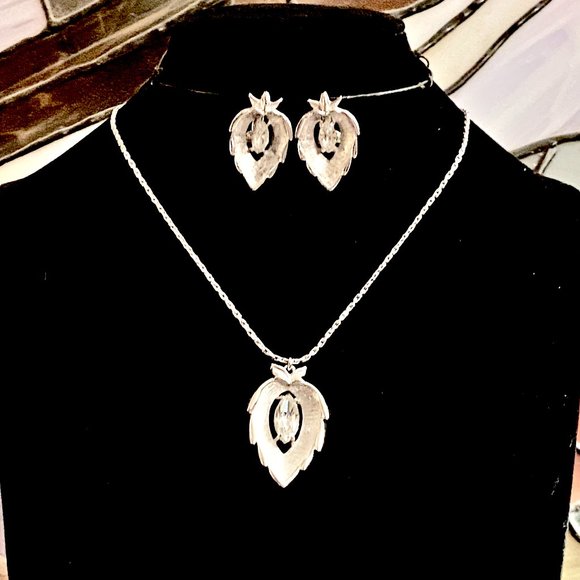 Sarah Coventry silver leaf rhinestone vintage necklace and earrings demi parure - Picture 1 of 4